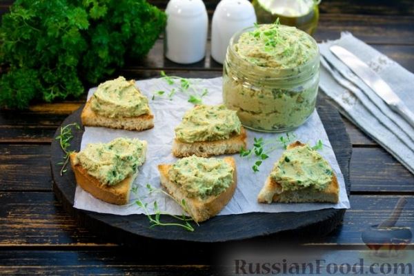 Паштет из варёной скумбрии, яиц, моркови и корня петрушки