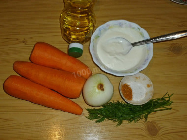 Морковь тушеная с луком и сметаной