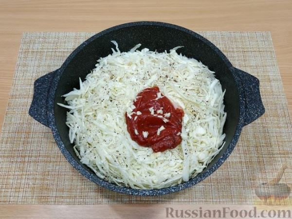 Тушёная капуста с мясом и макаронами