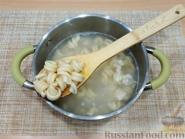 Тушёная капуста с мясом и макаронами